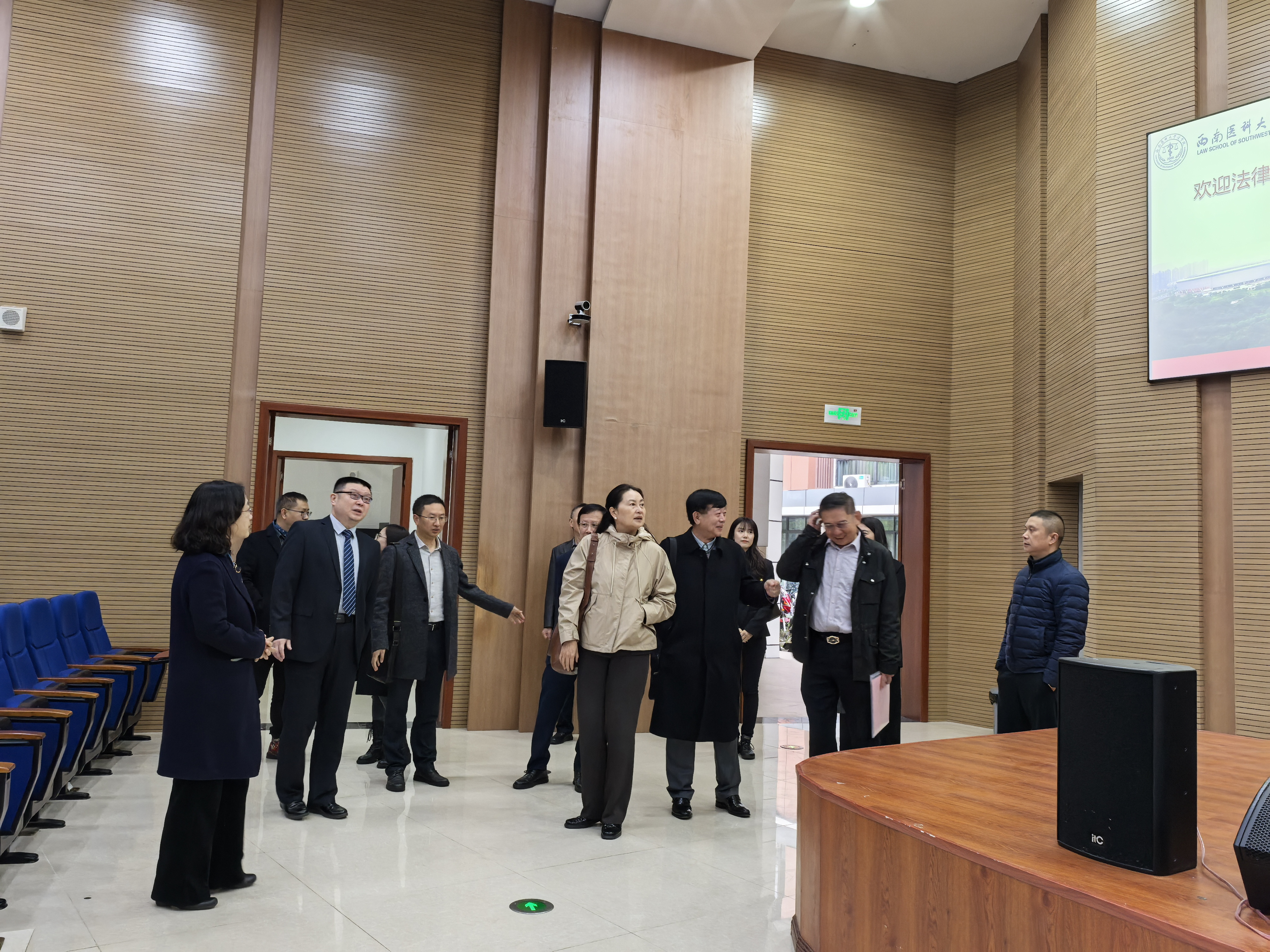 图4  现场考察模拟法庭.jpg 图4  现场考察模拟法庭.jpg