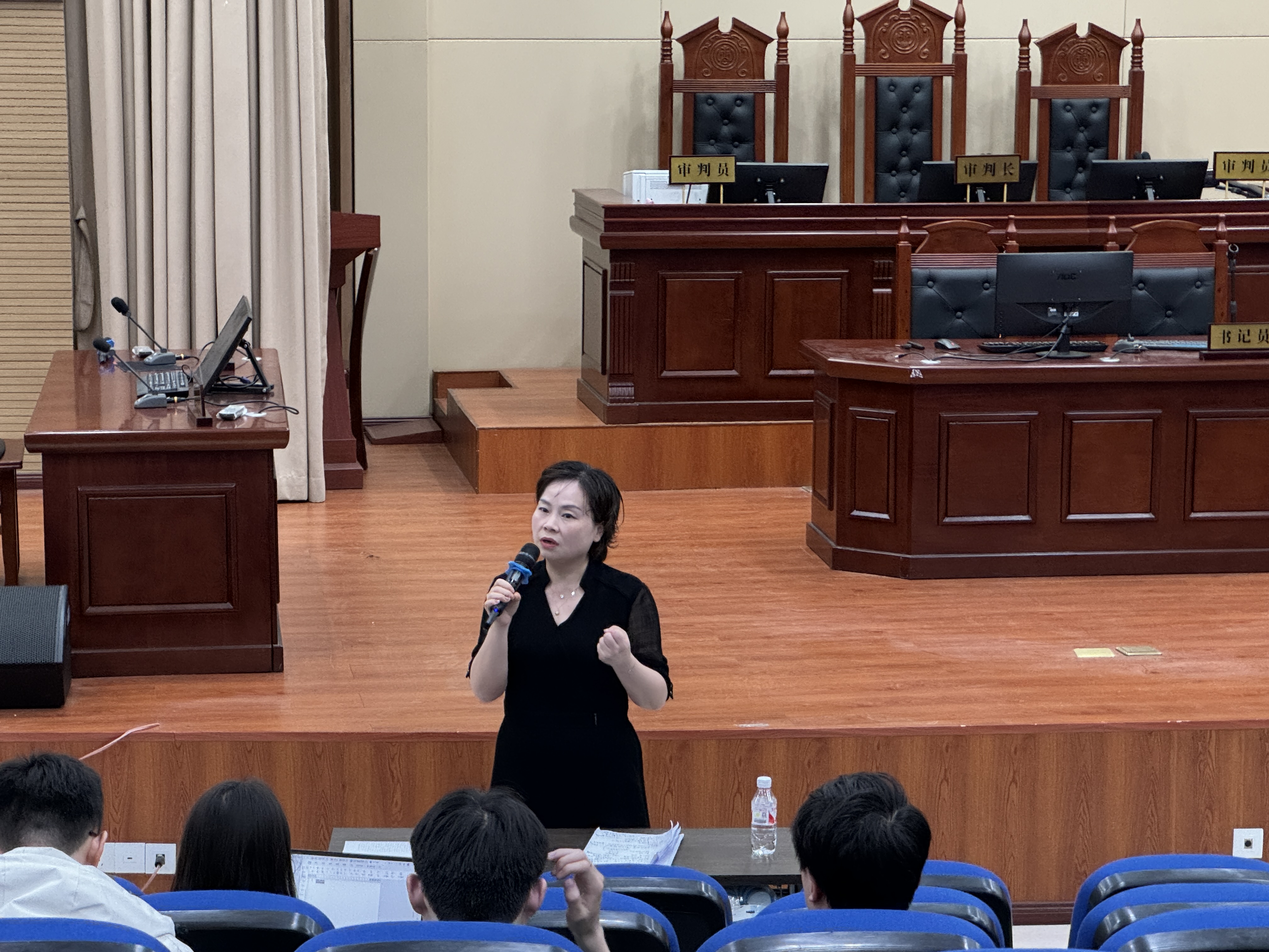 郭鸣讲座特写.jpg 郭鸣讲座特写.jpg