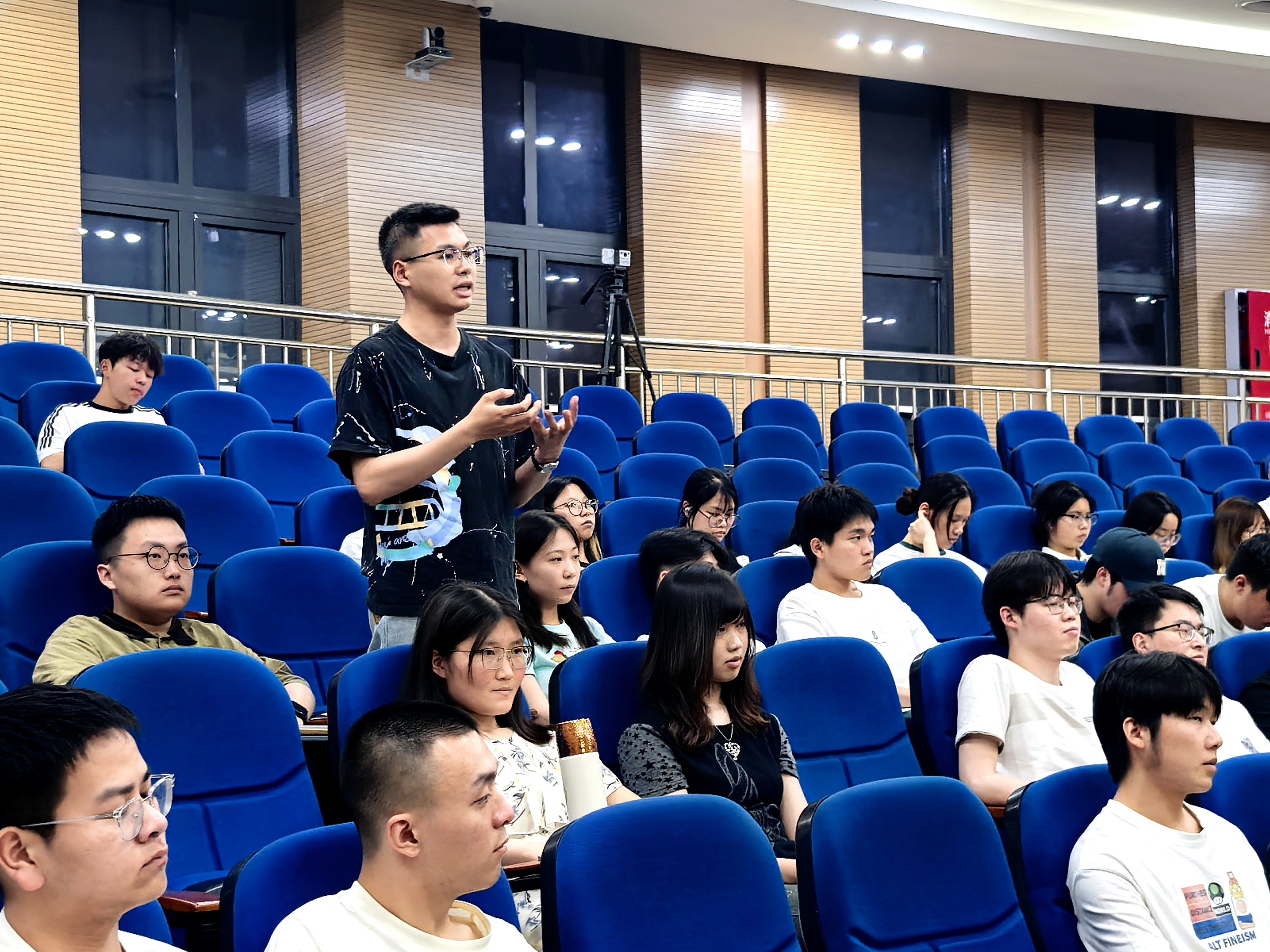 3.员工提问.jpg 3.员工提问.jpg