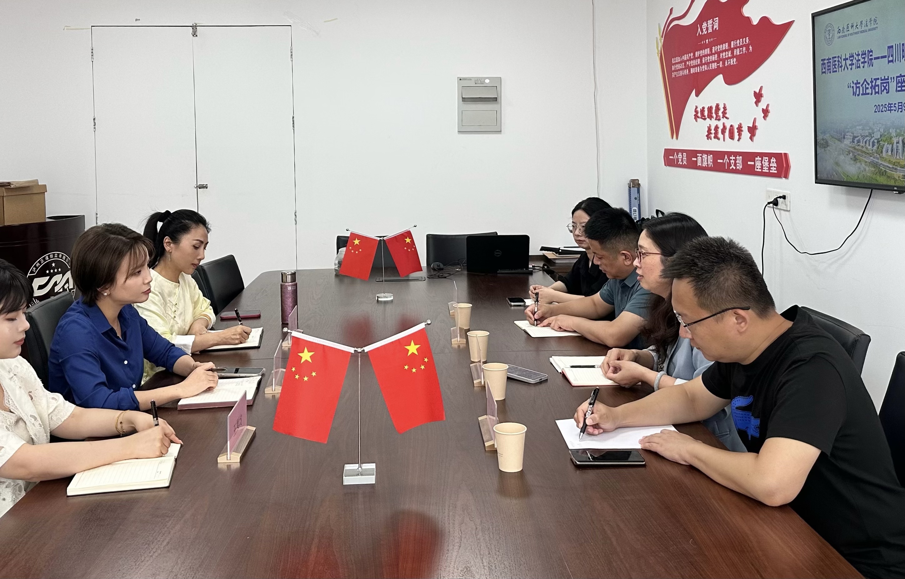 座谈会2.jpg 座谈会2.jpg